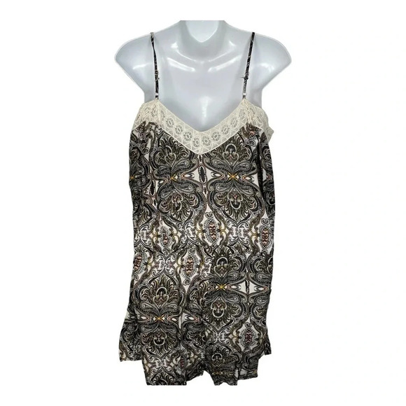 Bundle Of 2 Summer Rompers size Medium - Picture 8 of 12